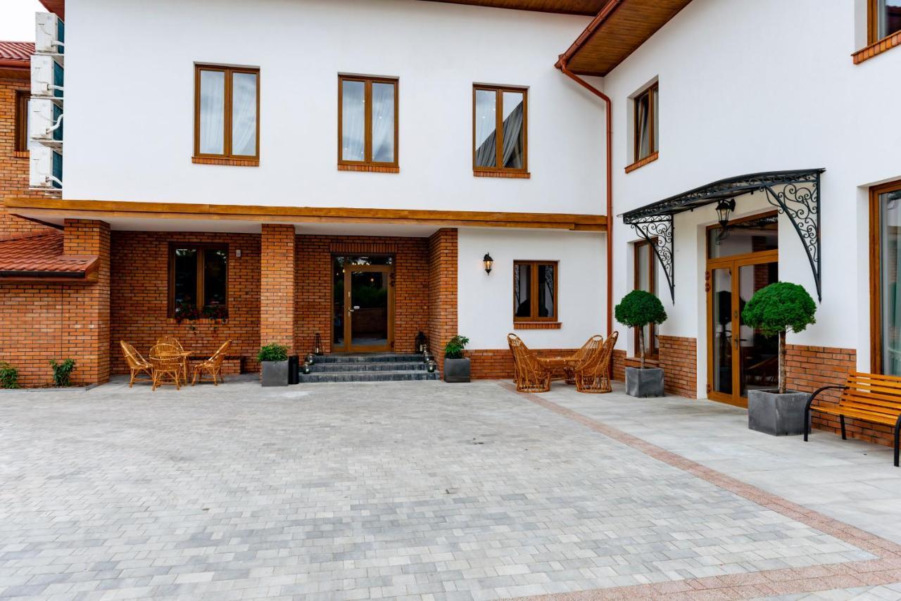 Gosciniec Ceglane Katy Hotel Dwikozy Exterior foto