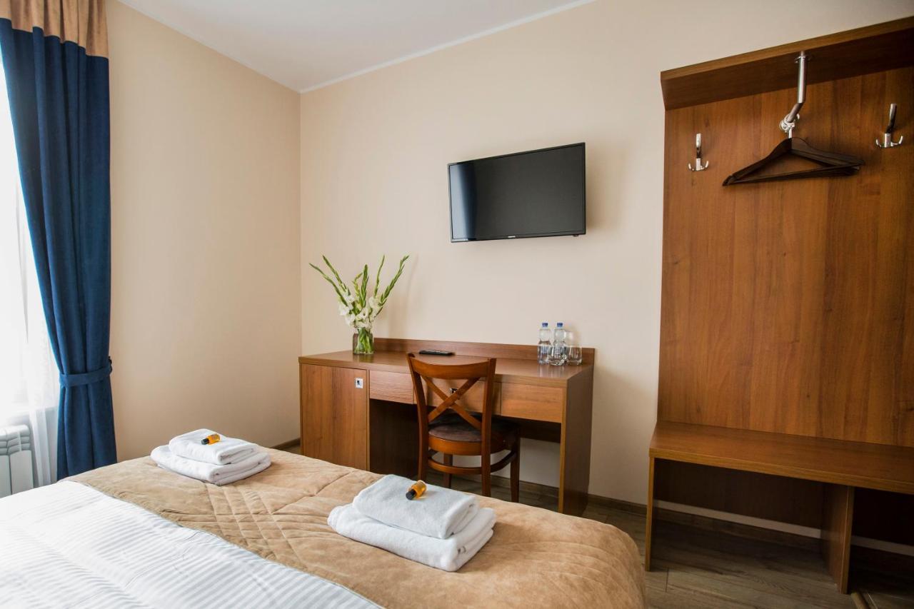 Gosciniec Ceglane Katy Hotel Dwikozy Exterior foto