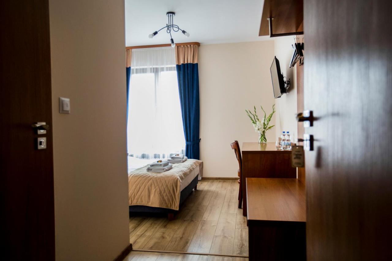 Gosciniec Ceglane Katy Hotel Dwikozy Exterior foto