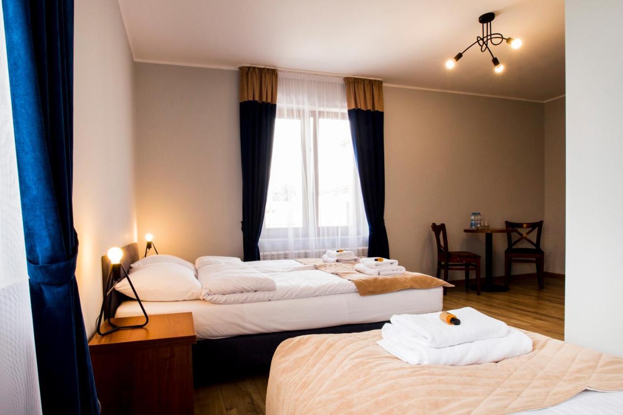 Gosciniec Ceglane Katy Hotel Dwikozy Exterior foto