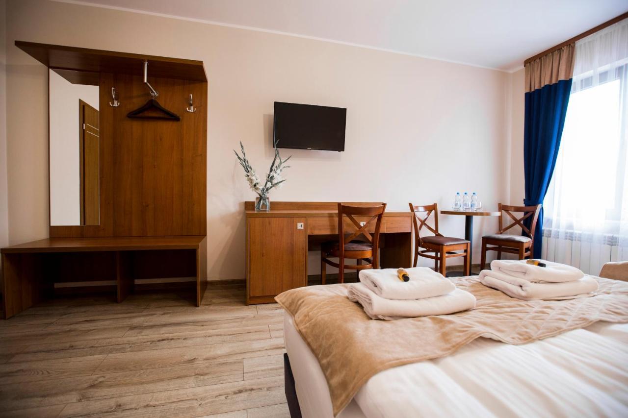 Gosciniec Ceglane Katy Hotel Dwikozy Exterior foto