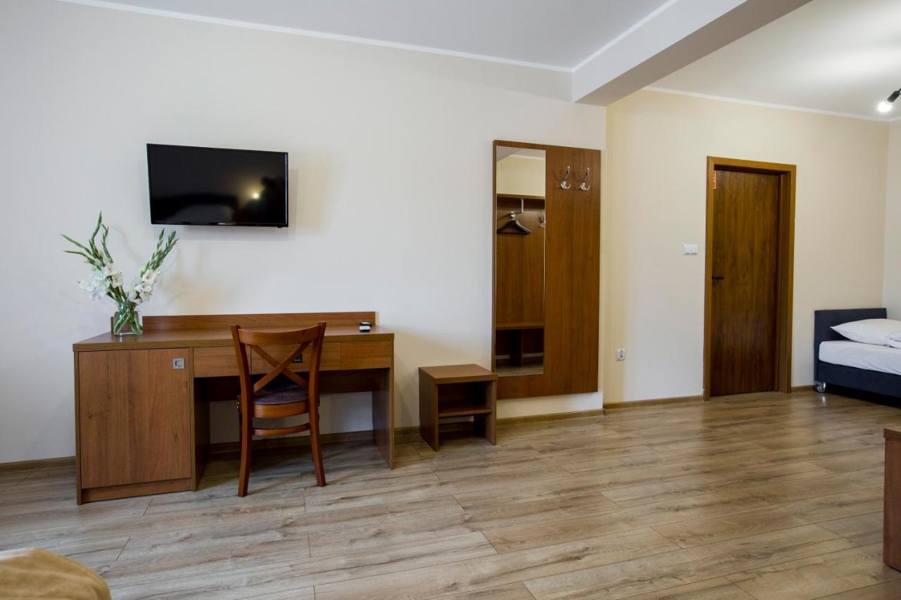 Gosciniec Ceglane Katy Hotel Dwikozy Exterior foto