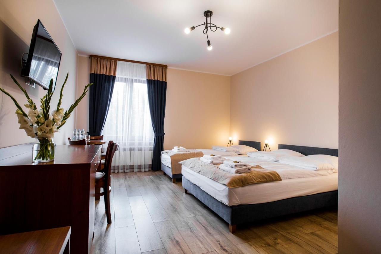 Gosciniec Ceglane Katy Hotel Dwikozy Exterior foto